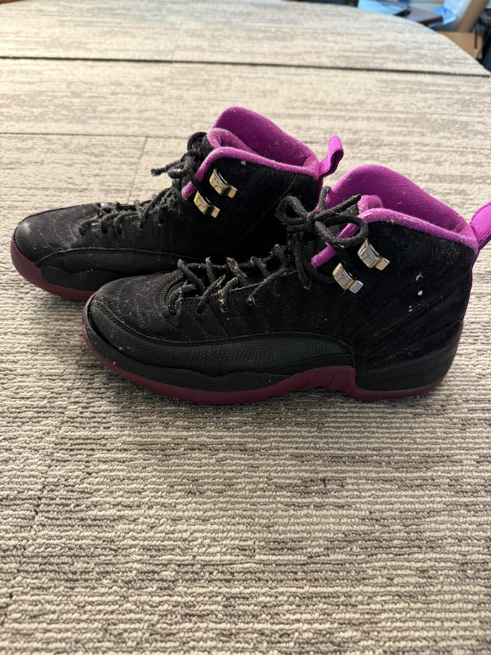 Air Jordan 12 Retro GS Shoes Womens Size 7Y Black‎ Purple 510815-018 Playoff XII